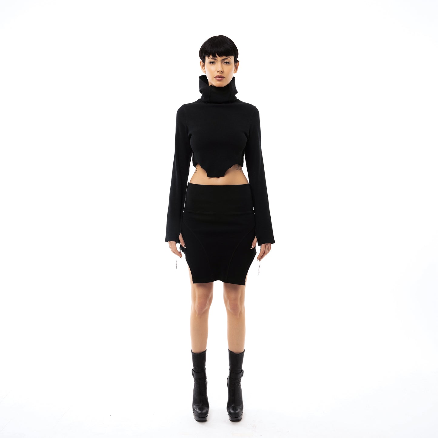 ERROR NYC : Rawline Balaclava Cropped Turtleneck (Black)