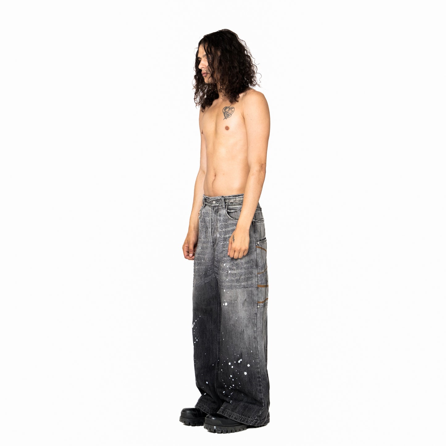 INUIT : Etched Distressed Denim Pants (Black)