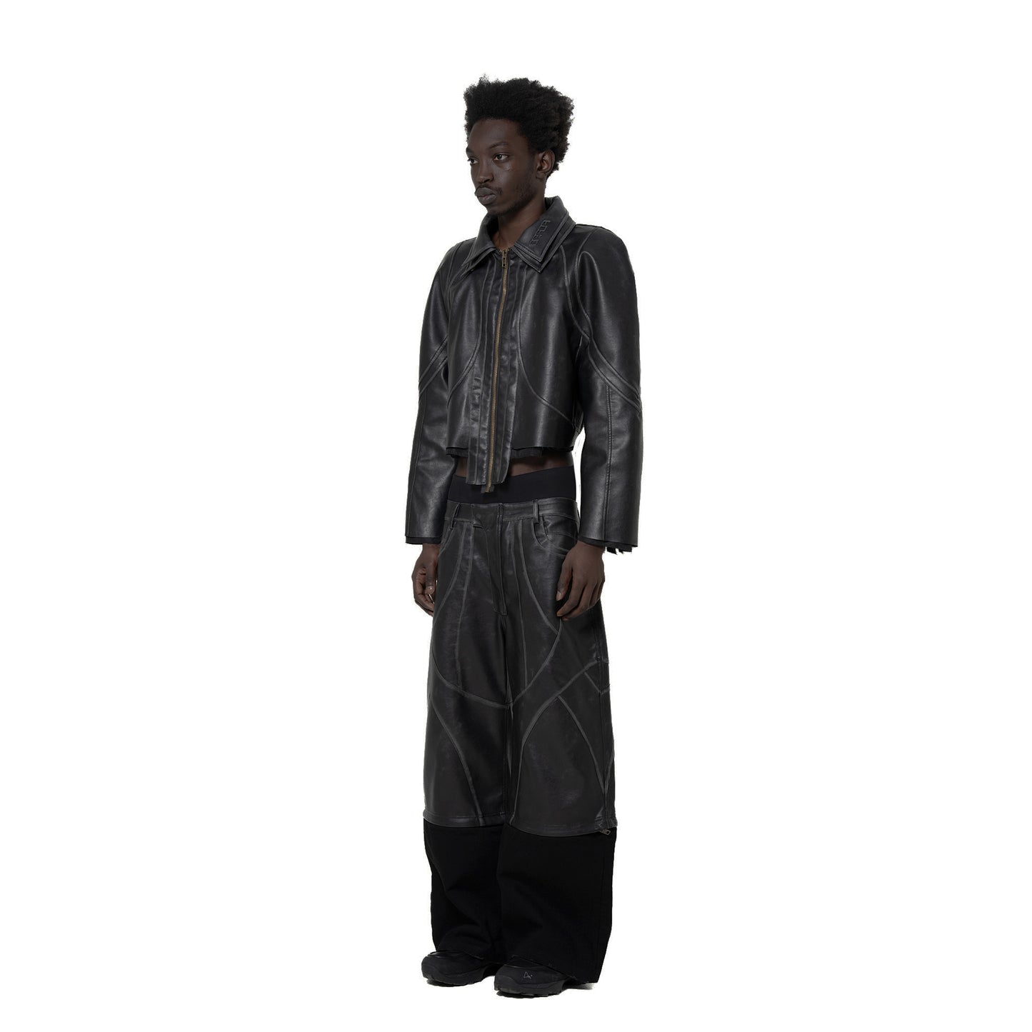 INUIT : Cropped Leather Polar Code (Black)