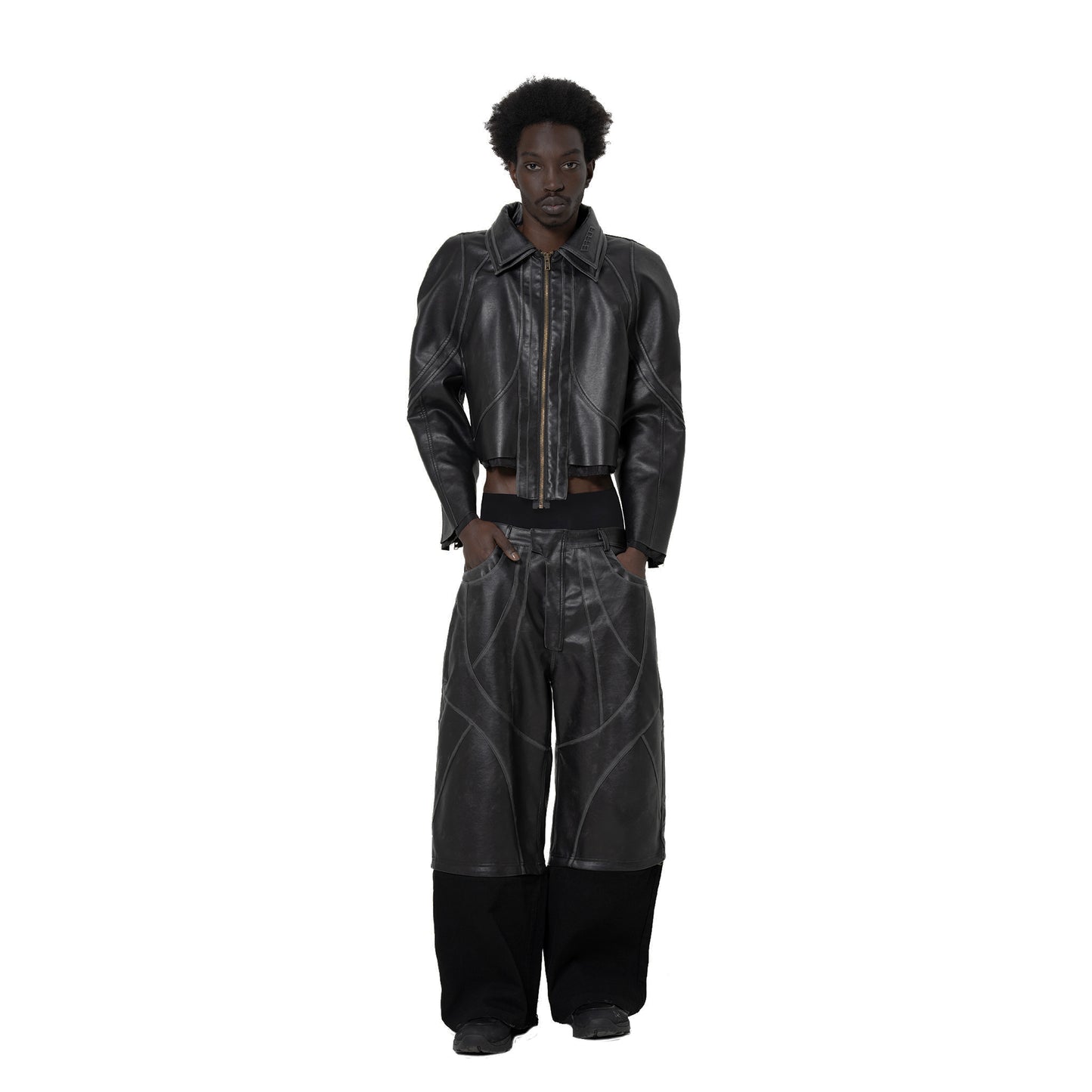 INUIT : Cropped Leather Polar Code (Black)