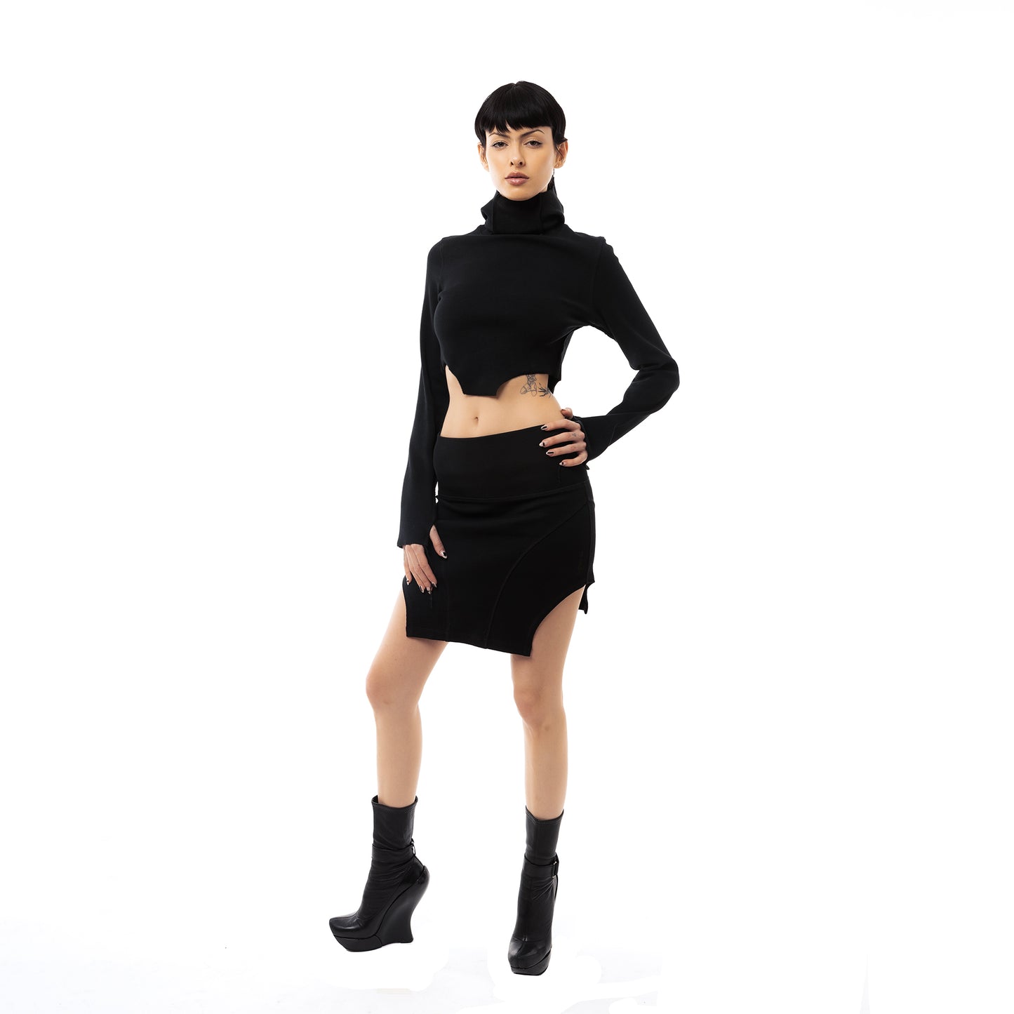 INUIT: Pattern-Carved Rib Skirt (Black)
